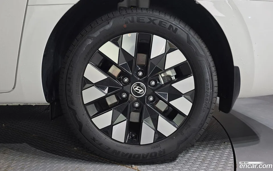 Hyundai Staria 4WD 7 2025 — thumbnail 2