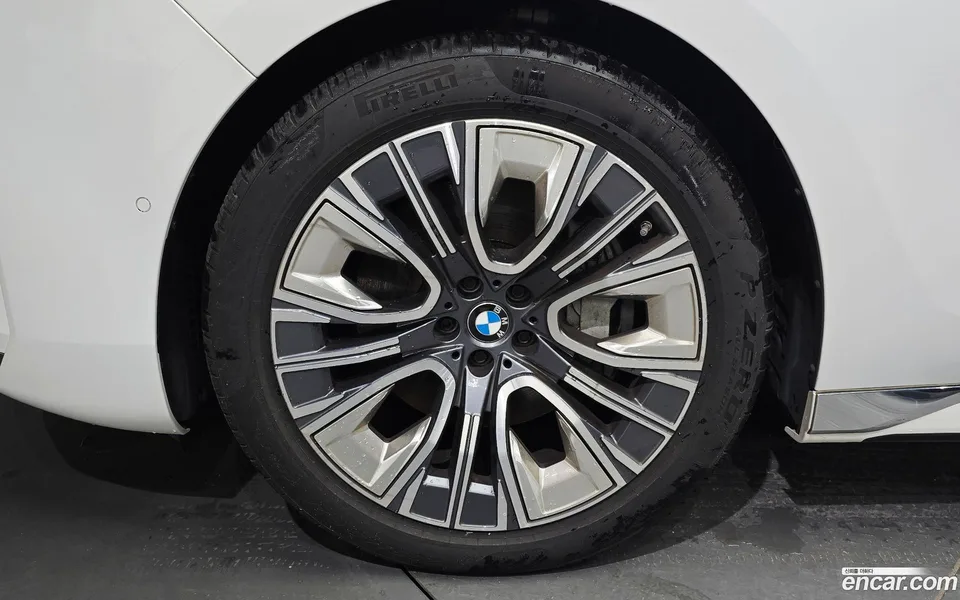 BMW 7 Series 740i sDrive 2022 — thumbnail 2