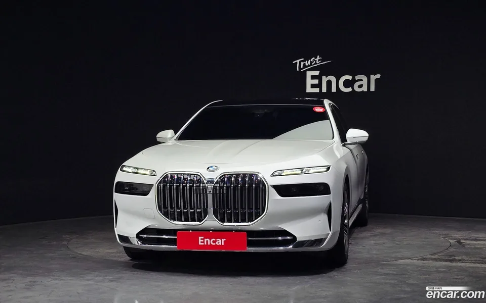 BMW 7 Series 740i sDrive 2022 — thumbnail 3