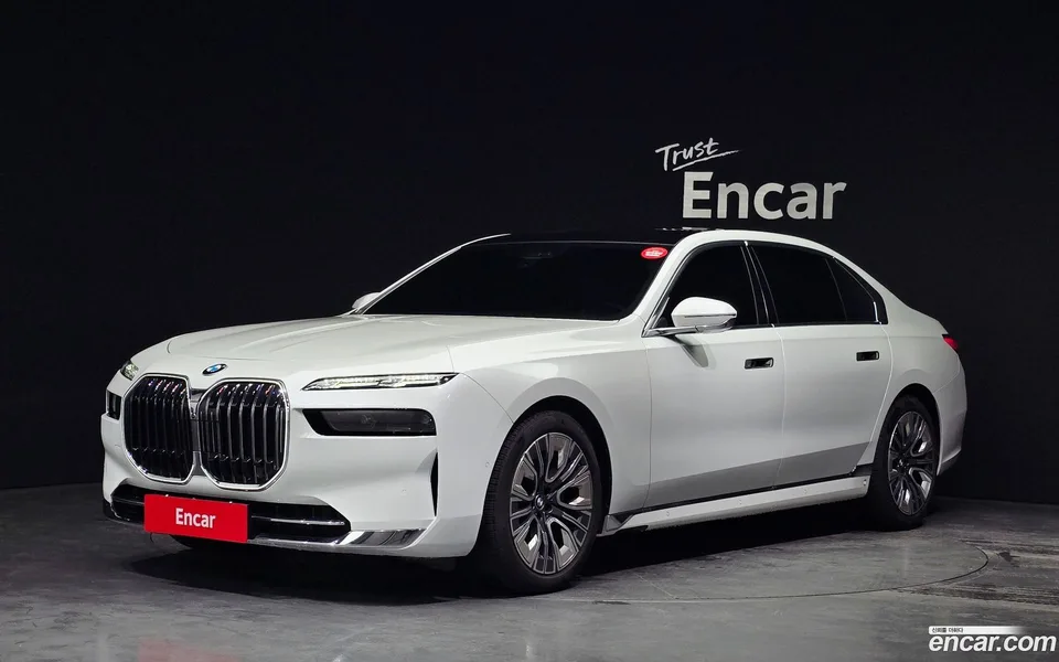 BMW 7 Series 740i sDrive 2022 — photo 1, buy with delivery to Moscow