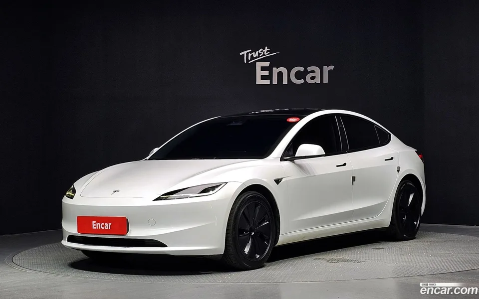 Tesla Model 3 AWD 2024 — photo 1, buy with delivery to Moscow