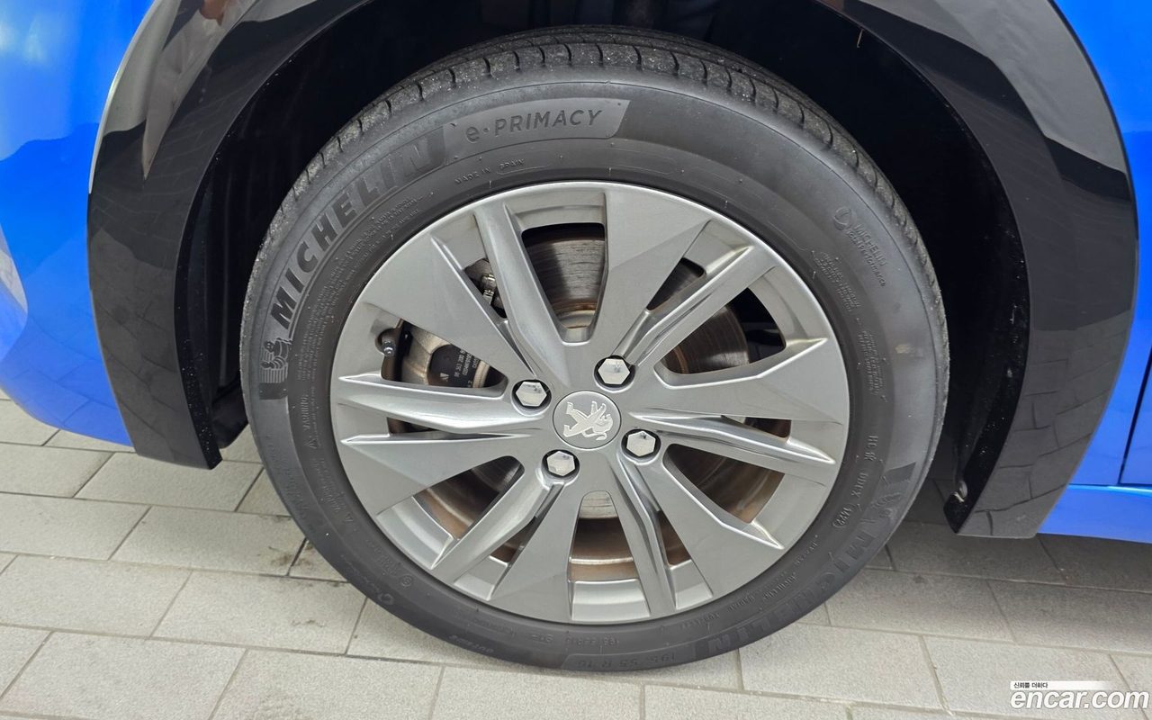 Peugeot e-208 2022 — 5