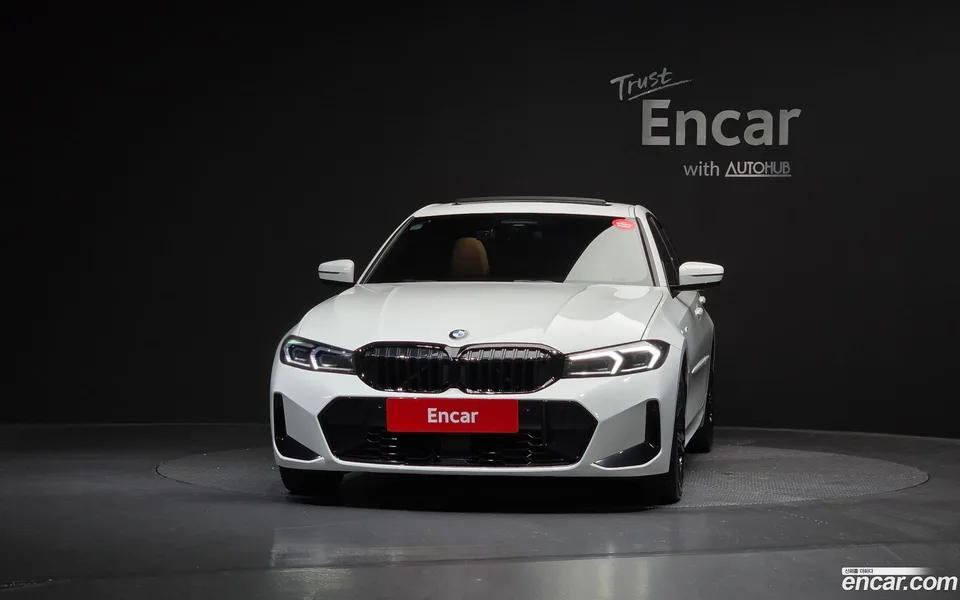 BMW 3 Series 320i M 2024 — thumbnail 3