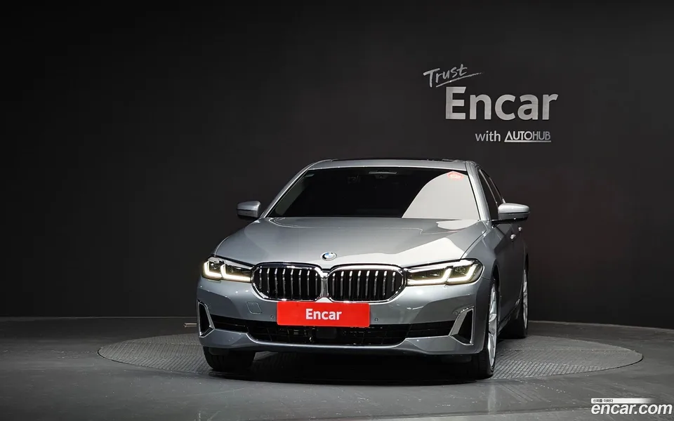 BMW 5 Series 530i 2023 — thumbnail 3