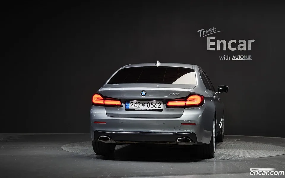 BMW 5 Series 530i 2023 — thumbnail 4