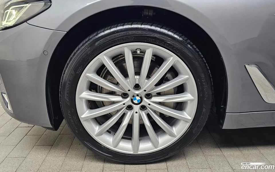 BMW 5 Series 530i 2023 — thumbnail 5