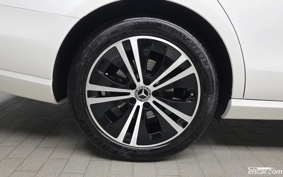Mercedes-Benz E-Class E250 2022 — thumbnail 2