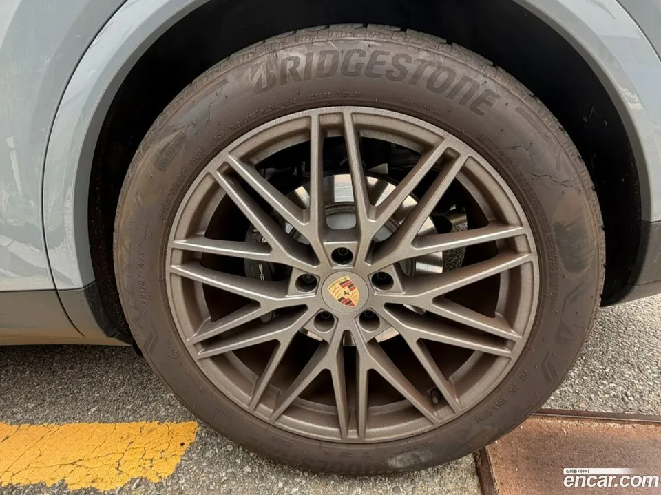 Porsche Cayenne 3.0 E- 2025 — thumbnail 5