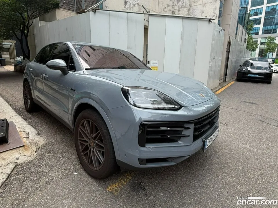 Porsche Cayenne 3.0 E- 2025 — photo 1, buy with delivery to Moscow