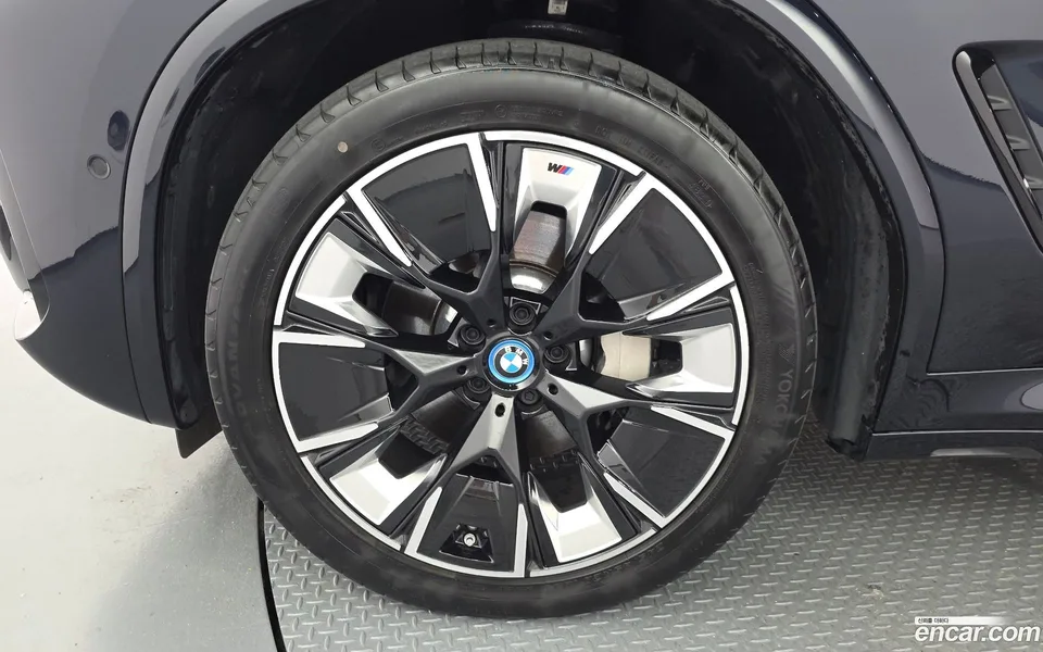 BMW iX3 M 2025 — thumbnail 2