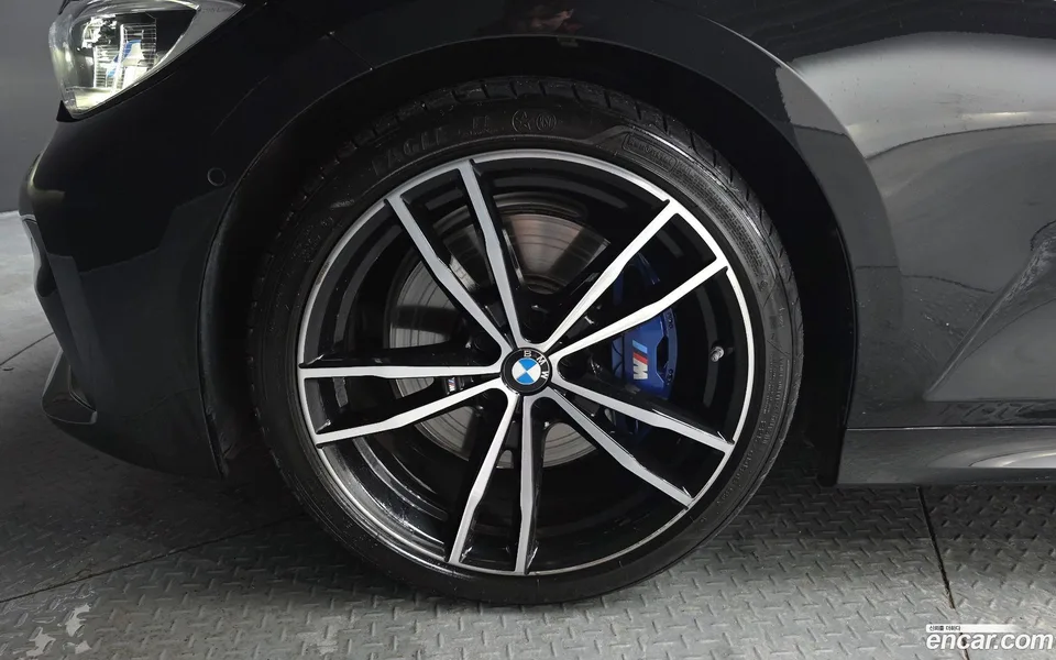 BMW 3 Series 320i M 2022 — thumbnail 2