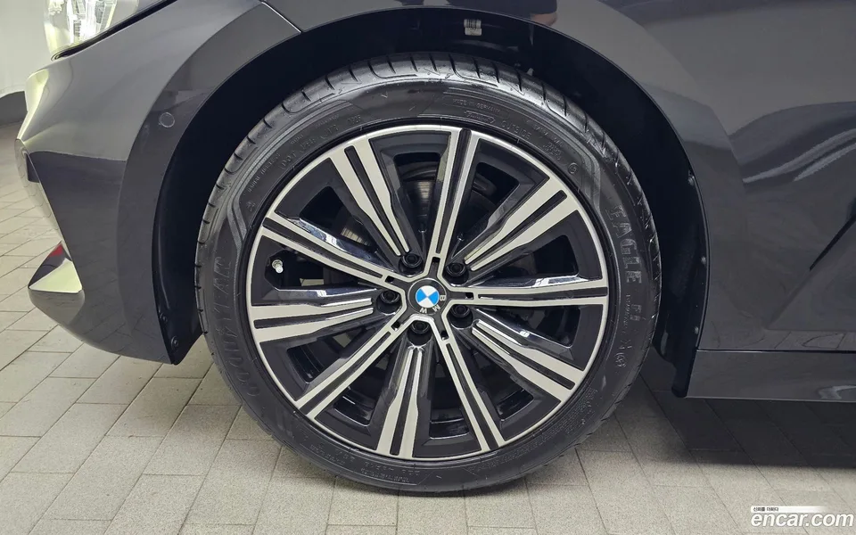 BMW 3 Series 320d 2025 — thumbnail 2