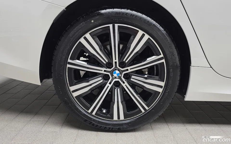 BMW 3 Series 320d 2025 — thumbnail 2