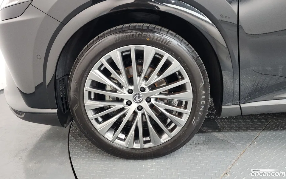 Lexus RX 350h 2023 — thumbnail 2