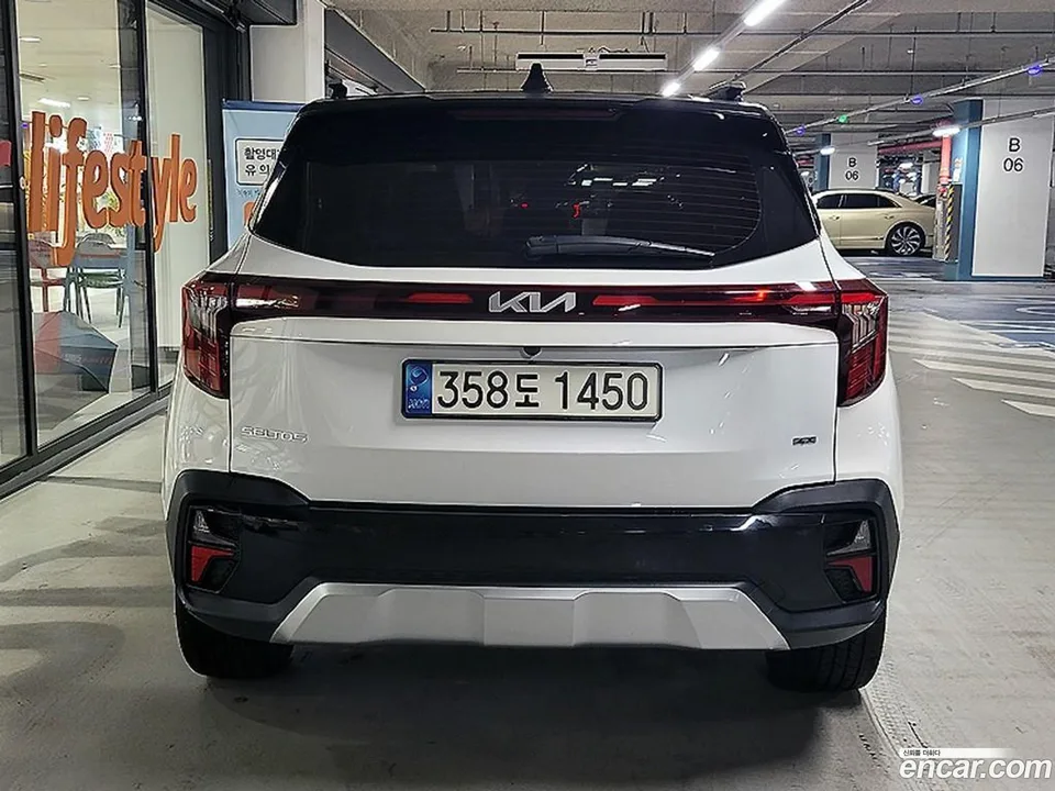 Kia Seltos 1.6 4WD 2023 — thumbnail 2