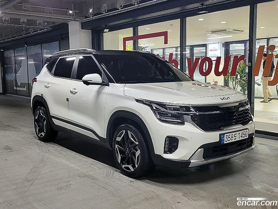 Kia Seltos 1.6 4WD 2023 — photo 1, buy with delivery to Moscow