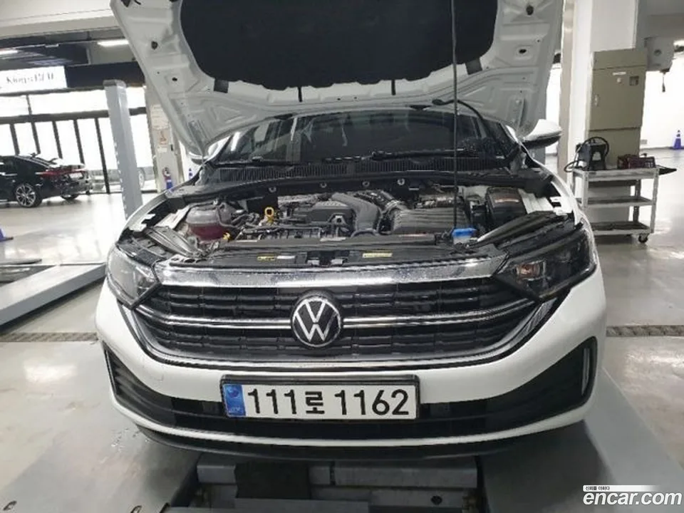 Volkswagen Jetta 1.5 TSI 2024 — photo 1, buy with delivery to Moscow