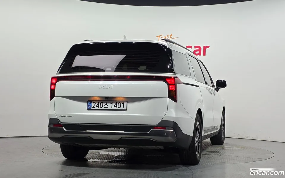 Kia Carnival 9 2023 — thumbnail 4