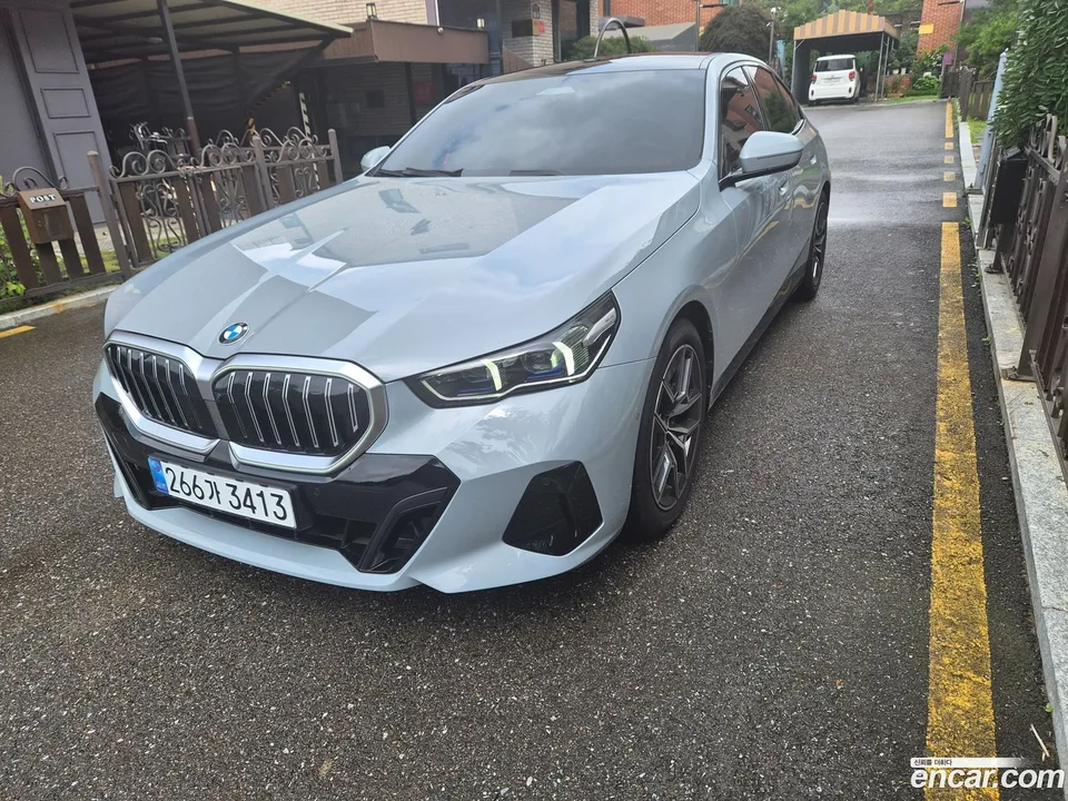 BMW 5 Series 520i M 2026 — thumbnail 2
