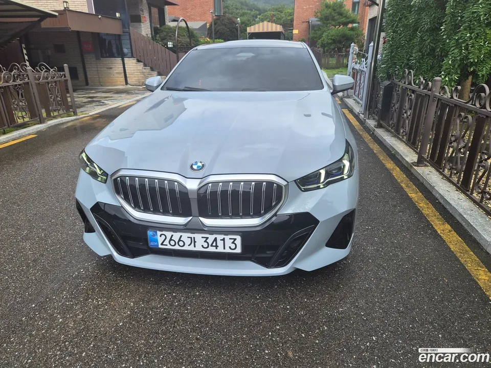 BMW 5 Series 520i M 2026 — thumbnail 3