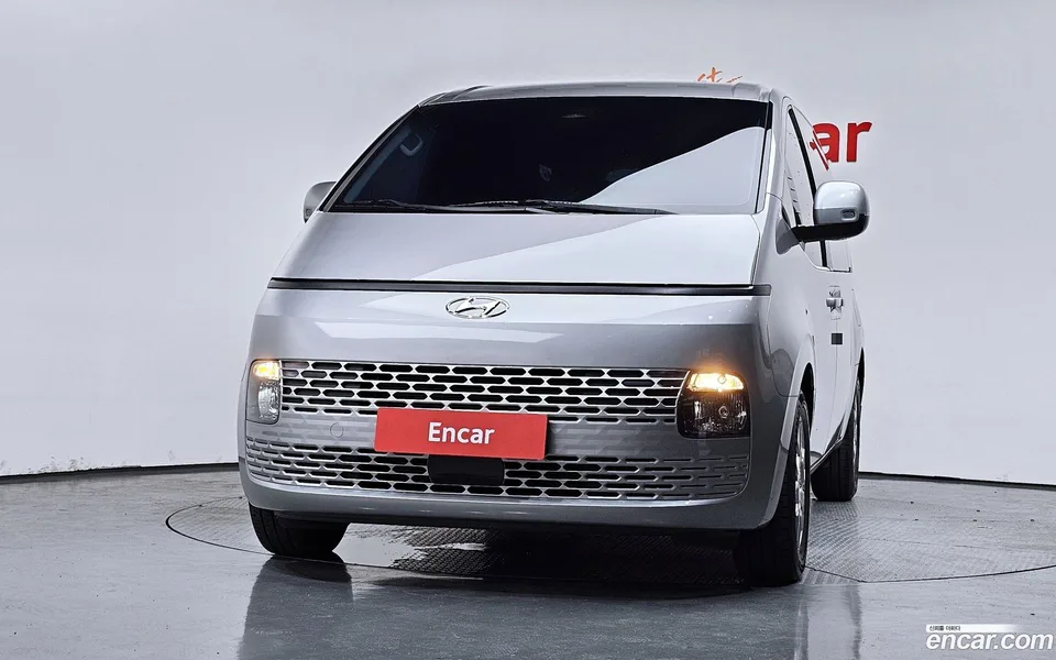 Hyundai Staria L3.5 3 2023 — thumbnail 3
