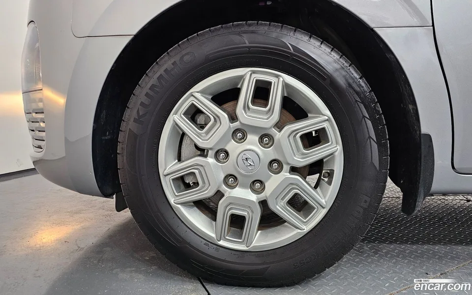 Hyundai Staria L3.5 3 2023 — thumbnail 5