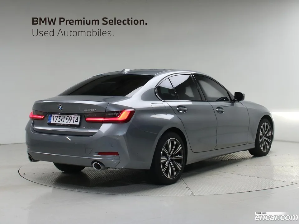 BMW 3 Series 320i 2025 — thumbnail 4