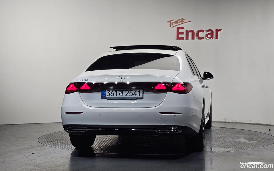 Mercedes-Benz E-Class E200 2026 — thumbnail 4
