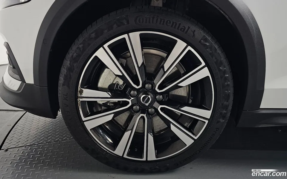 Volvo V60 Cross Country B5 AWD 2024 — thumbnail 5