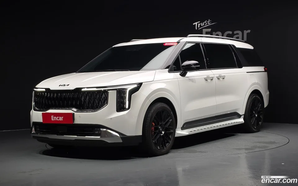 Kia Carnival HEV 9 2023 — photo 1, buy with delivery to Moscow