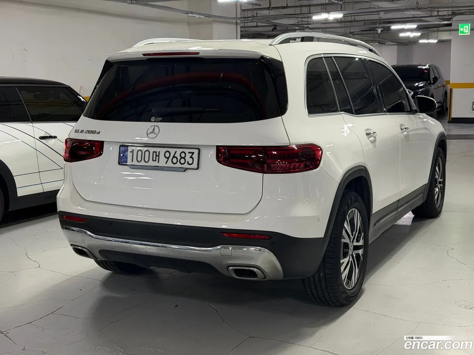 Mercedes-Benz GLB-Class GLB200 d 2024 — thumbnail 4