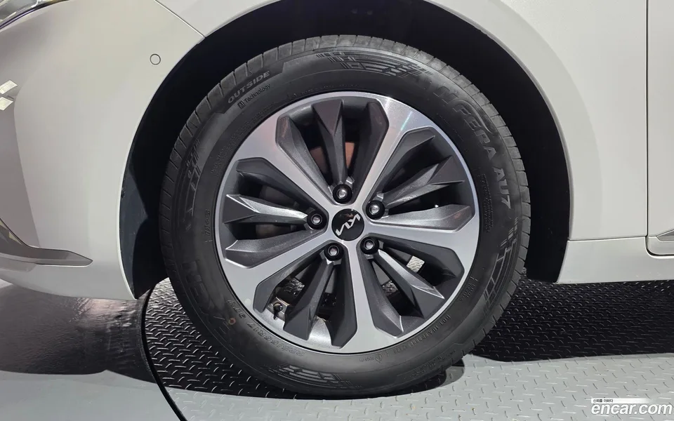 Kia K8 Hybrid 2023 — thumbnail 2