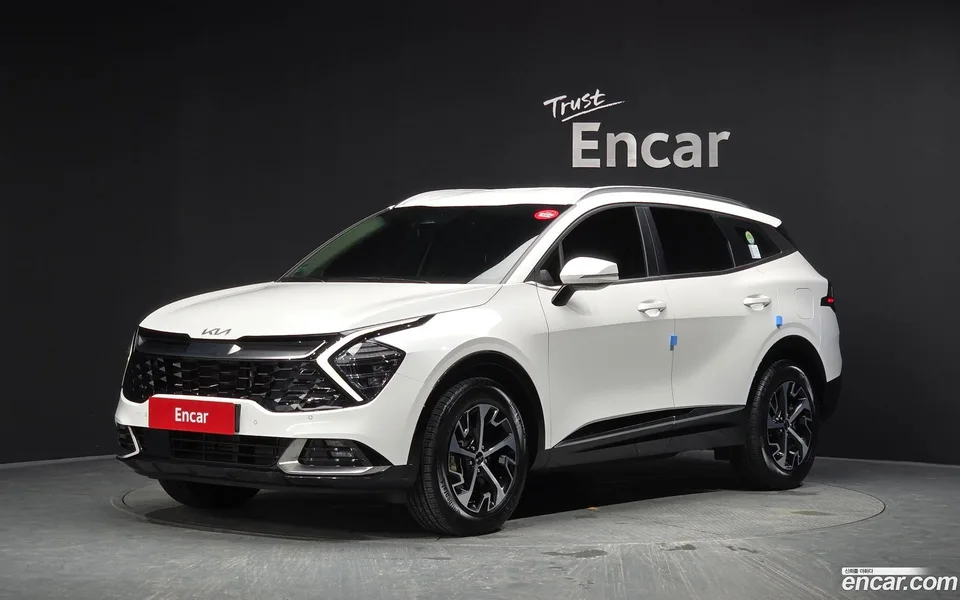 Kia Sportage Hybrid 2WD 2022 — photo 1, buy with delivery to Moscow