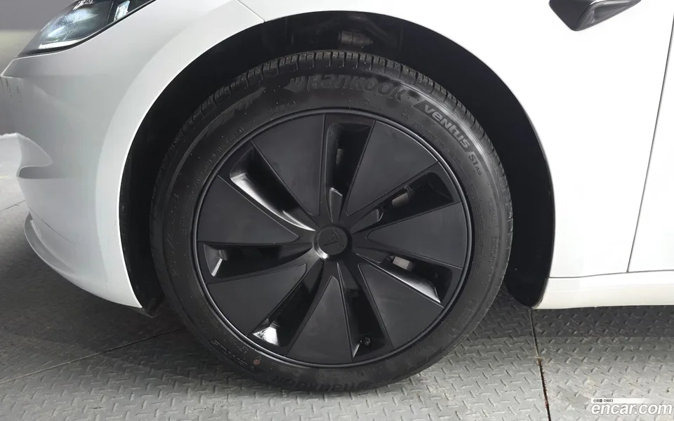 Tesla Model 3 RWD 2024 — thumbnail 2
