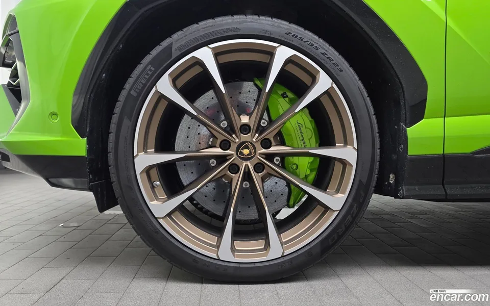Lamborghini Urus 4.0 V8 SE 2025 — thumbnail 2