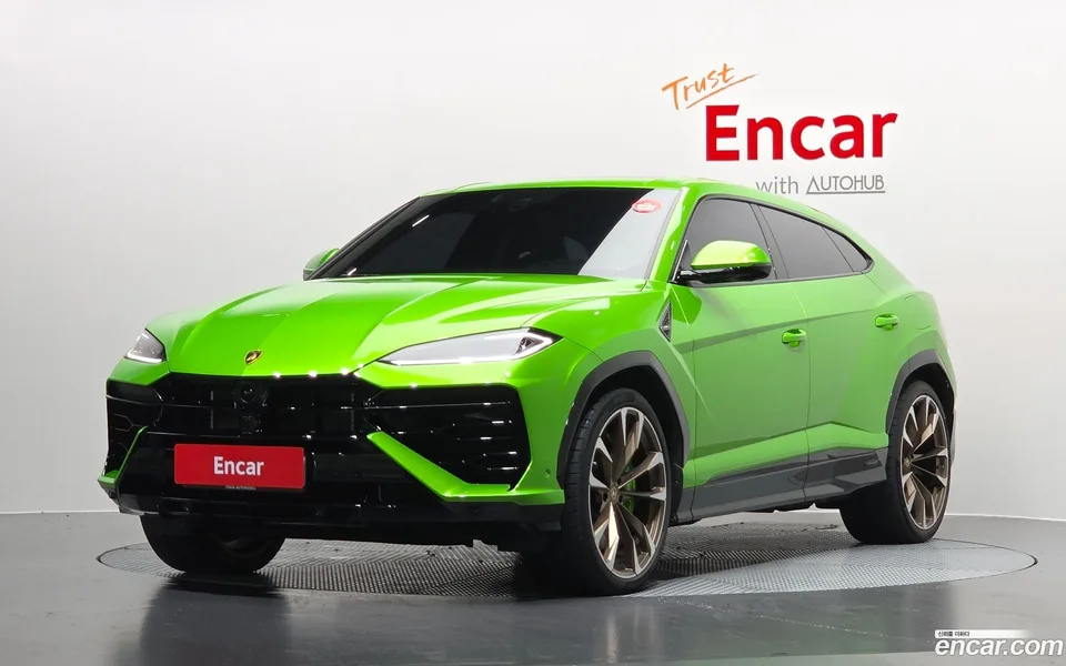 Lamborghini Urus 4.0 V8 SE 2025 — photo 1, buy with delivery to Moscow