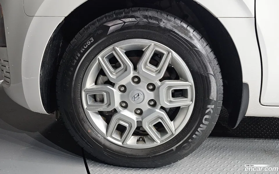 Hyundai Staria 5 2023 — thumbnail 2