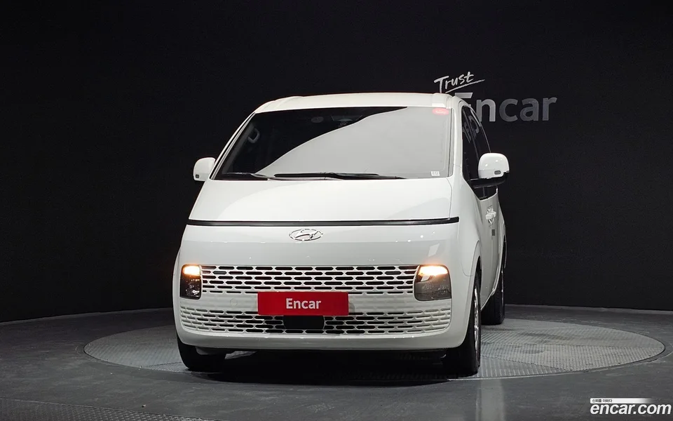 Hyundai Staria 5 2023 — thumbnail 3