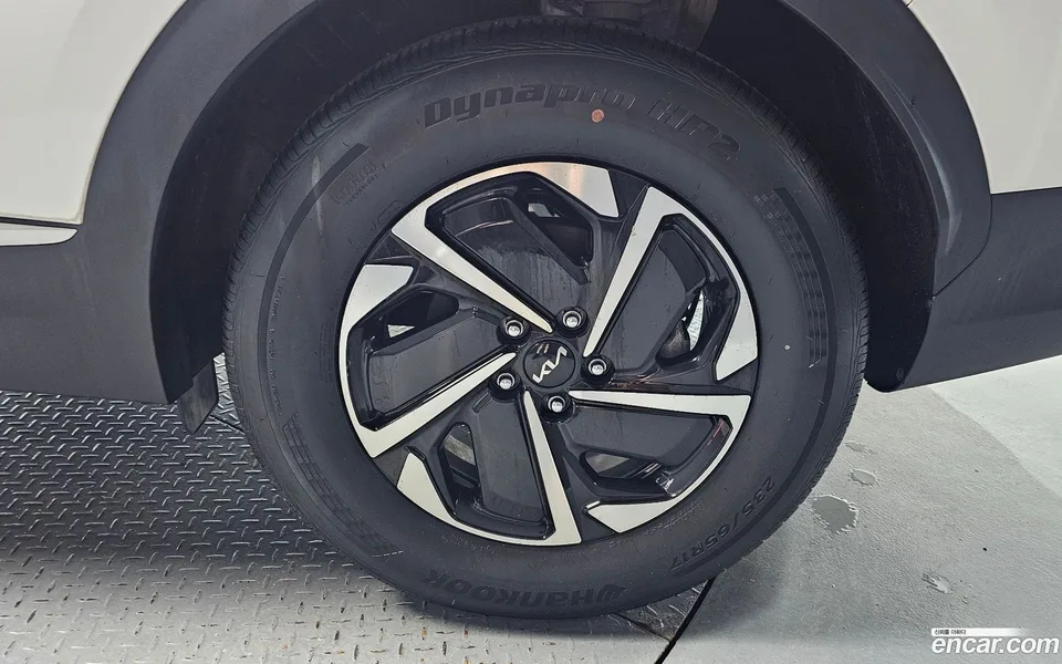 Kia Sportage Hybrid 2WD 2023 — thumbnail 2