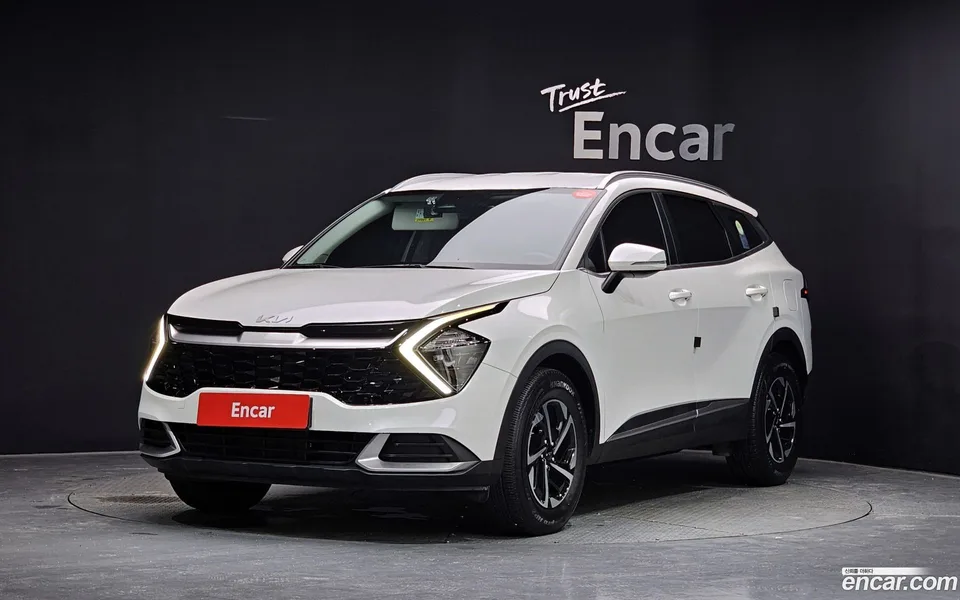 Kia Sportage Hybrid 2WD 2023 — photo 1, buy with delivery to Moscow