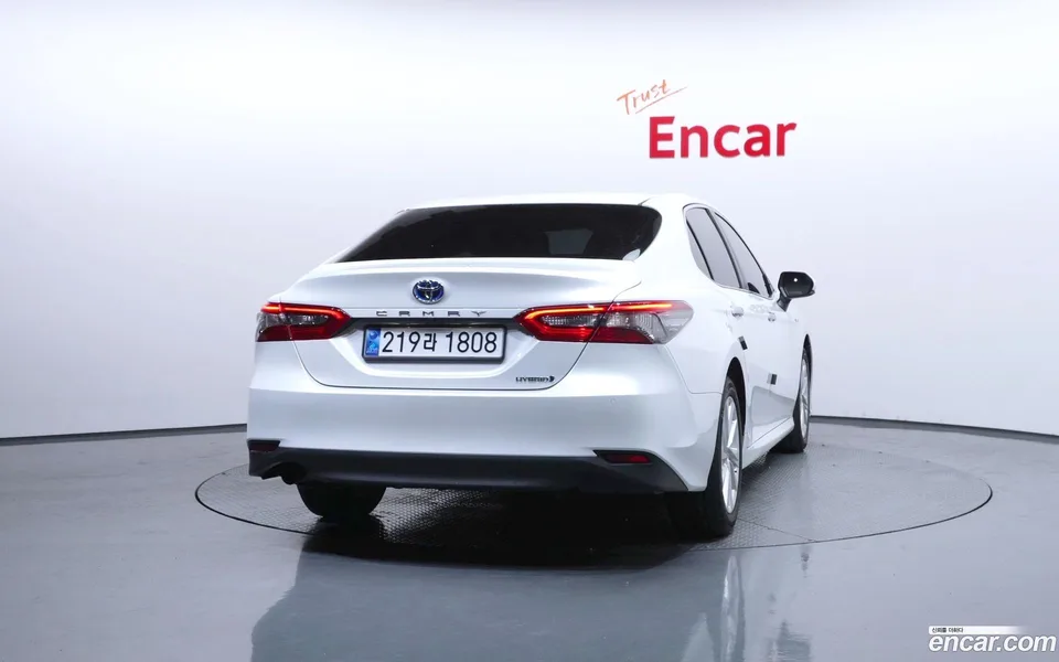 Toyota Camry 2.5 LE 2023 — thumbnail 4