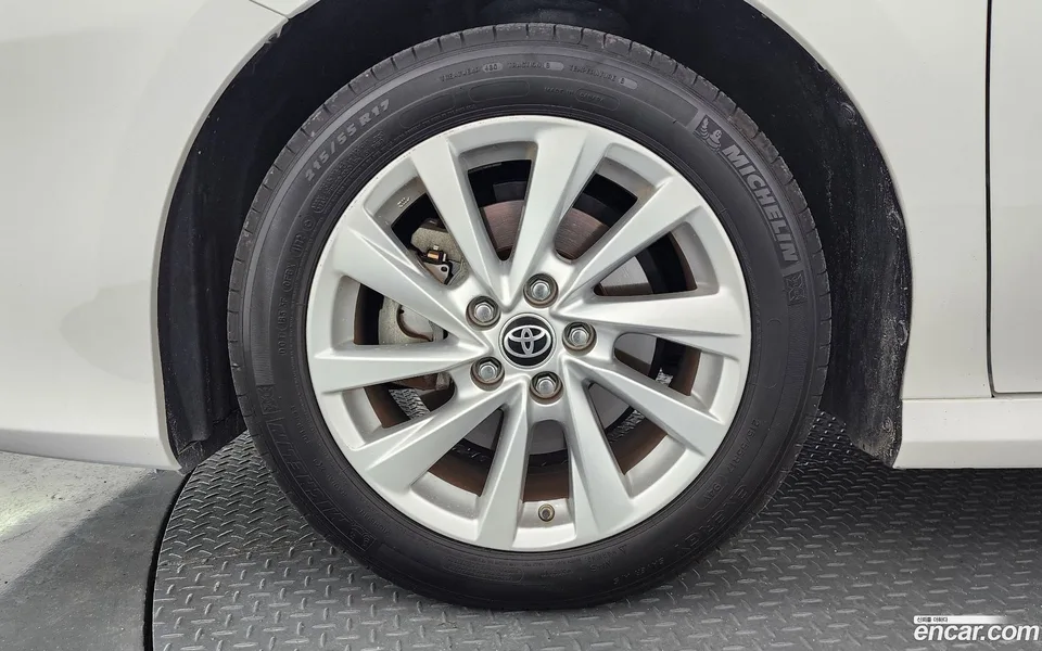 Toyota Camry 2.5 LE 2023 — thumbnail 5