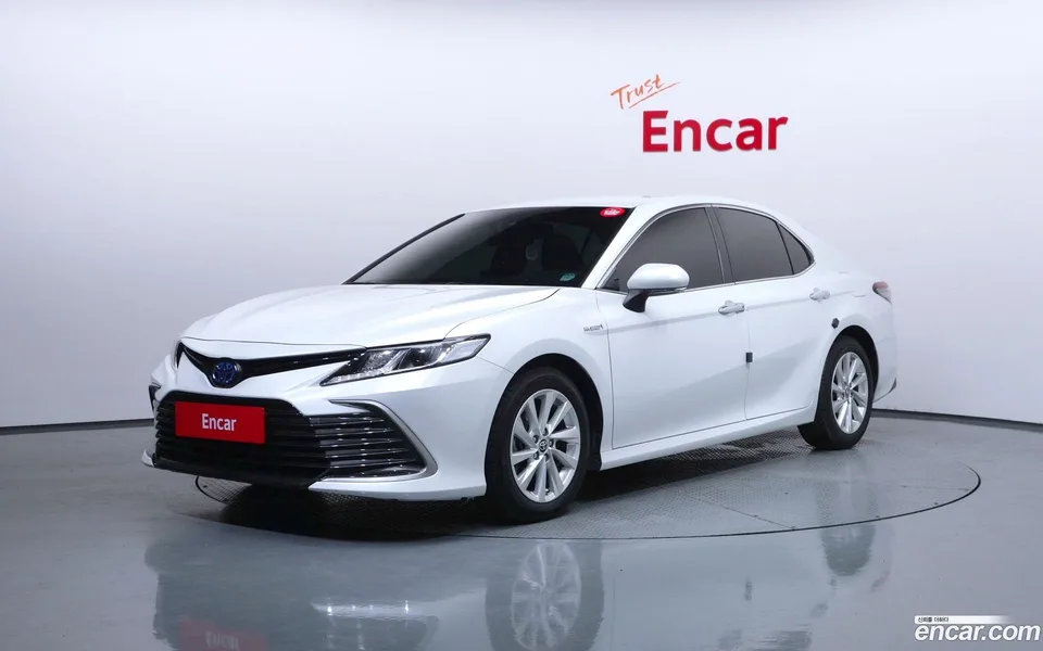 Toyota Camry 2.5 LE 2023 — photo 1, buy with delivery to Moscow