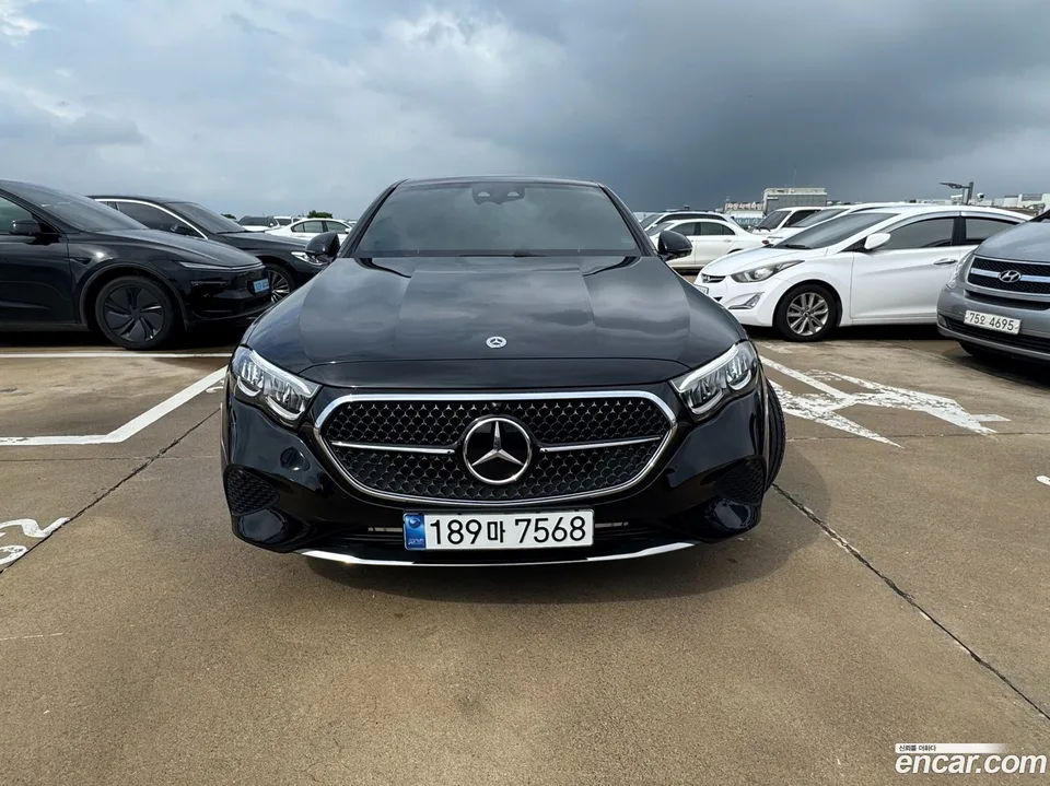 Mercedes-Benz E-Class E200 2025 — thumbnail 3