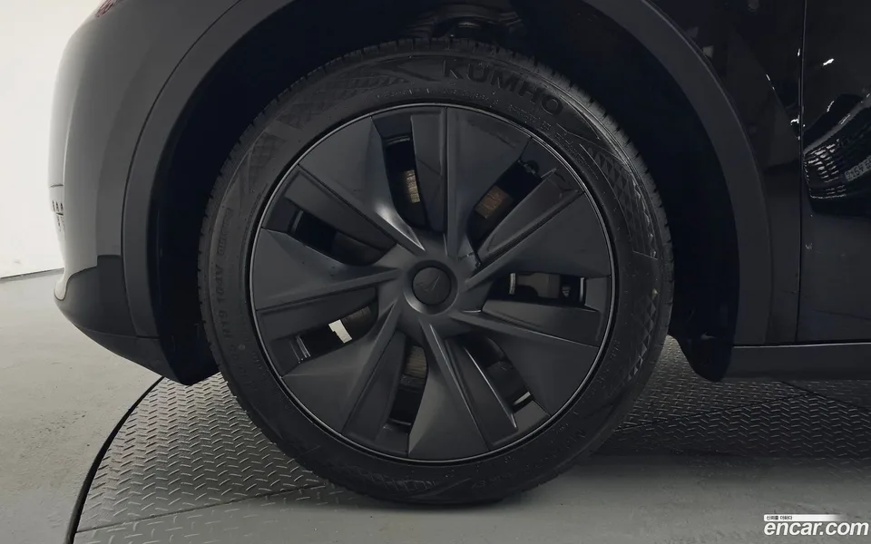 Tesla Model Y RWD 2024 — thumbnail 2