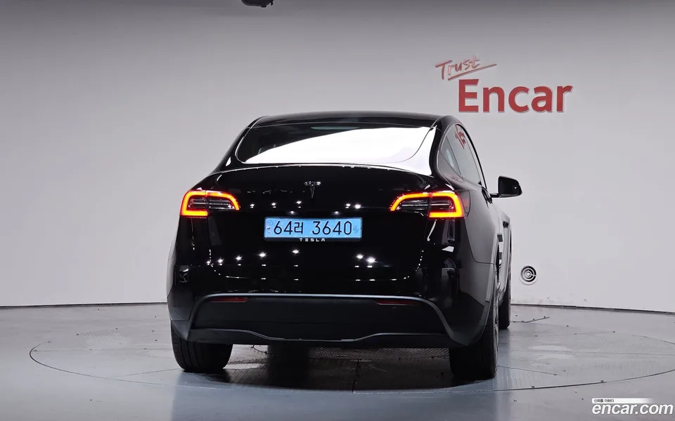 Tesla Model Y RWD 2024 — thumbnail 4