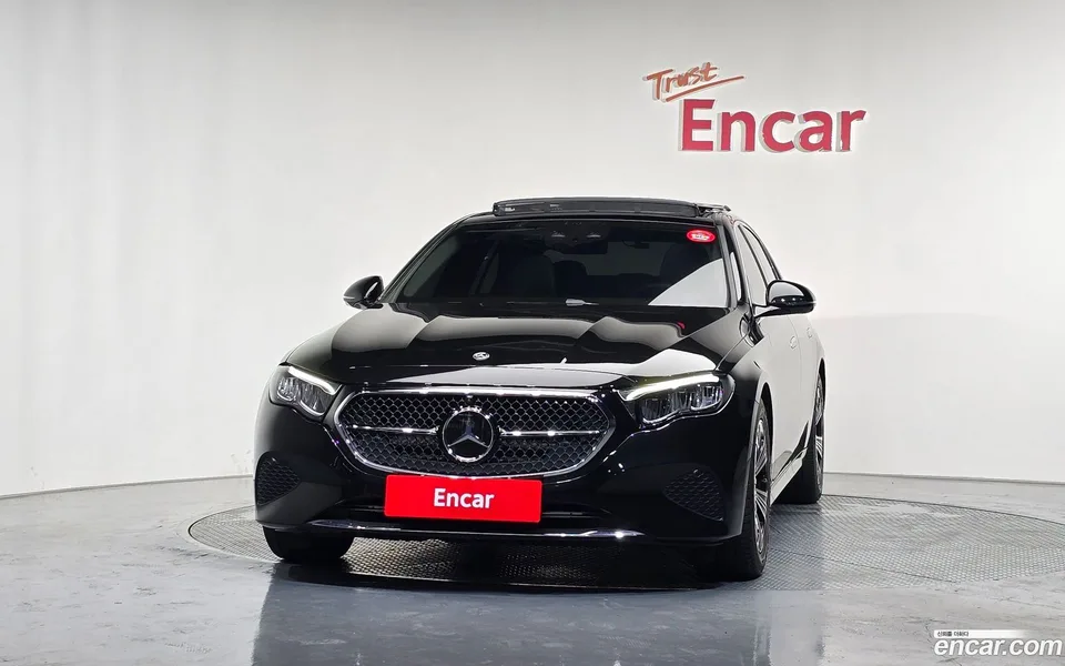Mercedes-Benz E-Class E200 2025 — thumbnail 3