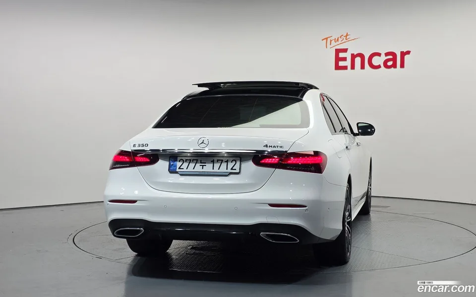 Mercedes-Benz E-Class E350 4MATIC AMG Line 2023 — thumbnail 4
