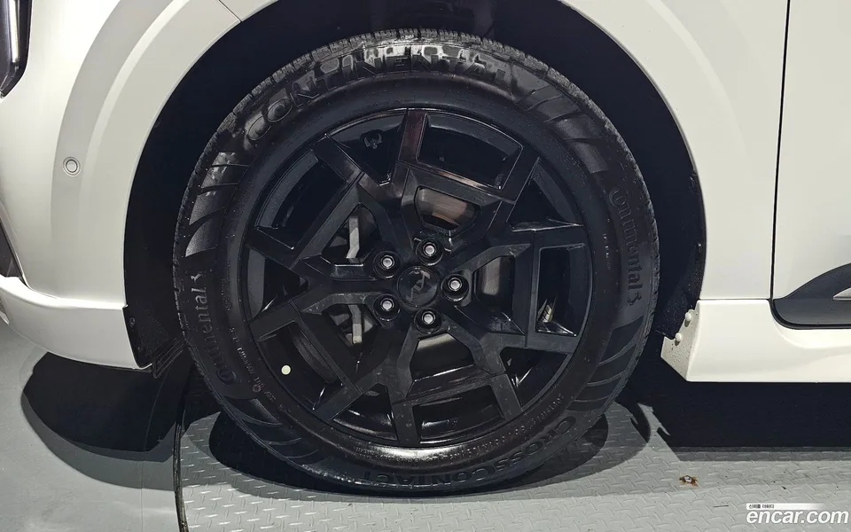 Kia Carnival HEV 9 () 2025 — thumbnail 5