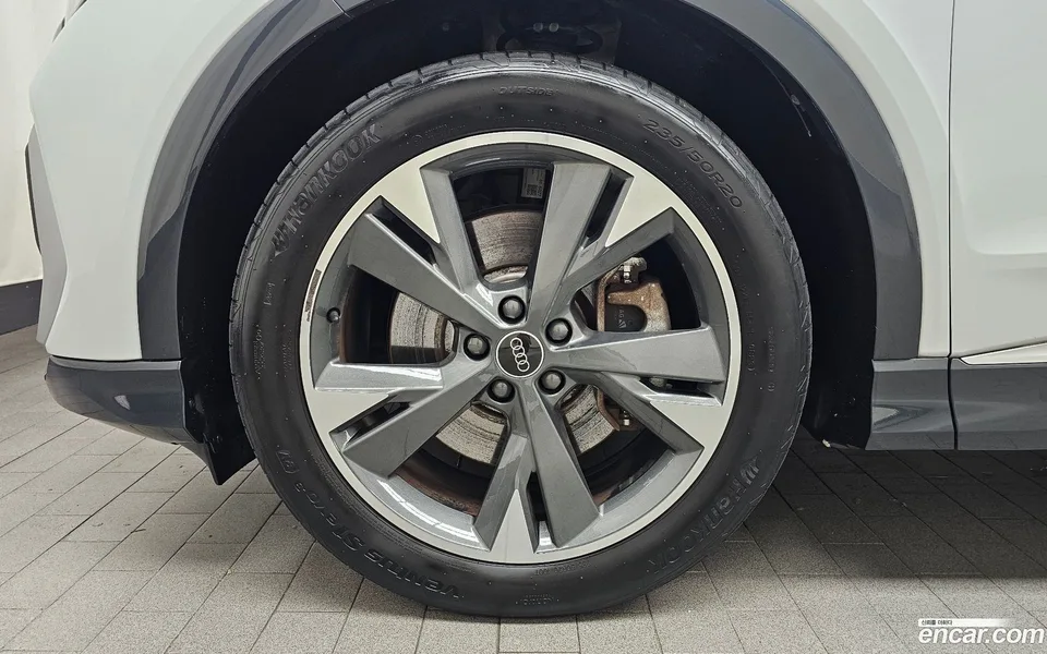 Audi Q4 e-tron 40 2023 — thumbnail 2